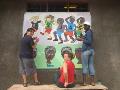 Murales recien pintados para la Escuela Primaria de Yaounde